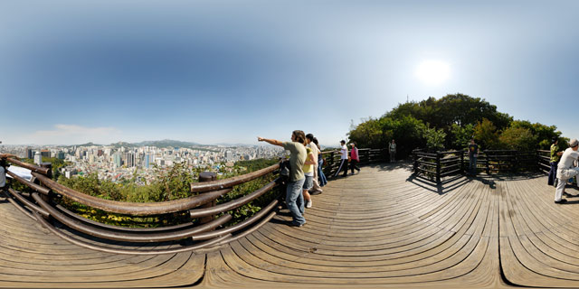 Viewing platform partway up Namsan 360° Panorama